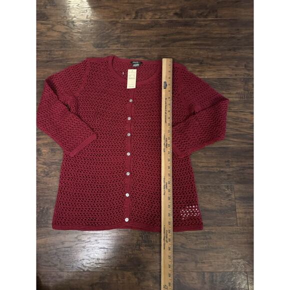 Eddie Bauer Womens Burgundy Crochet Cardigan 3/4 Sleeve Abalone Buttons Sz:L - Picture 3 of 4